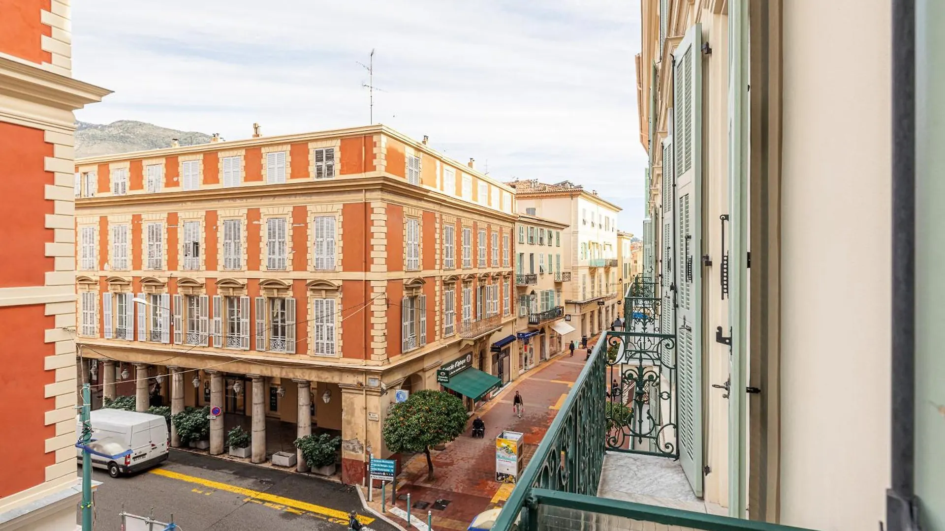 Regina - Happy Rentals Menton France