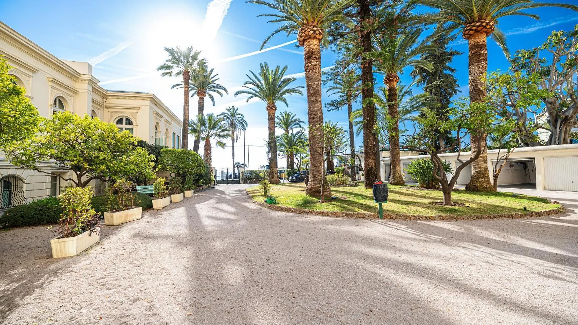 Regina - Happy Rentals Menton Apartment